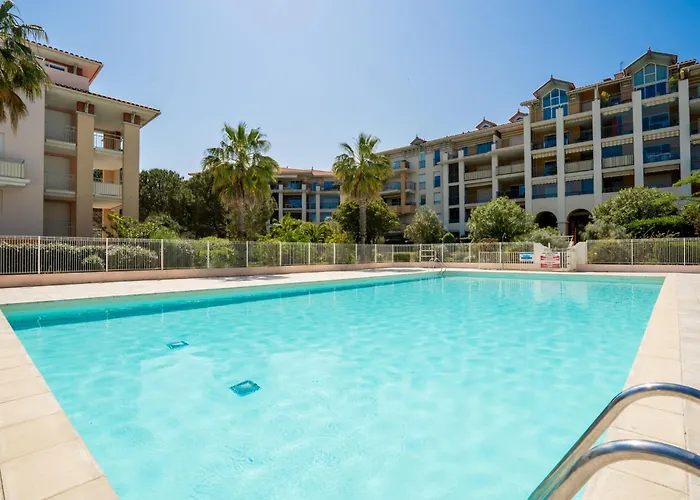 Apartamento Le Grand Parc-12 By Interhome Saint Aygulf